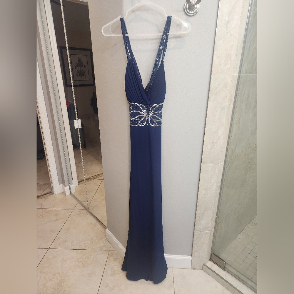 Hailey Logan by Adrianna papell dress size 13/14  stunning dress